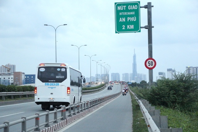 Đường trở lại TPHCM sau nghỉ lễ: Bến phà kẹt cứng, cao tốc thông thoáng - 13 Đường trở lại TPHCM sau nghỉ lễ: Bến phà kẹt cứng, cao tốc thông thoáng - 13
