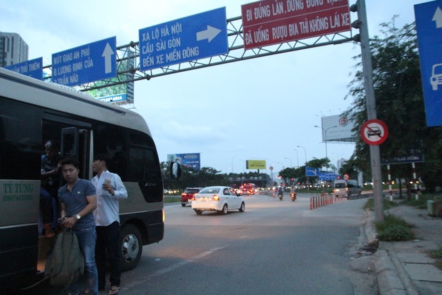 Đường trở lại TPHCM sau nghỉ lễ: Bến phà kẹt cứng, cao tốc thông thoáng - 16 Đường trở lại TPHCM sau nghỉ lễ: Bến phà kẹt cứng, cao tốc thông thoáng - 16