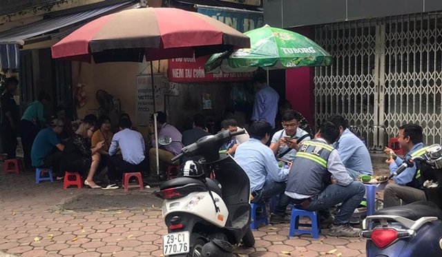 Ngồi vỉa hè kiếm tiền triệu mỗi ngày: Bán trà đá, nước mía lãi 2.000% - 3 Ngồi vỉa hè kiếm tiền triệu mỗi ngày: Bán trà đá, nước mía lãi 2.000% - 3