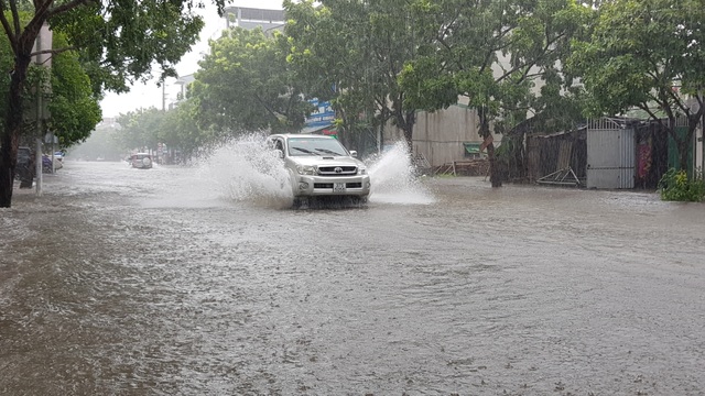 Thành phố Vinh thất thủ vì mưa lớn kéo dài nhiều ngày - 5 Thành phố Vinh thất thủ vì mưa lớn kéo dài nhiều ngày - 5