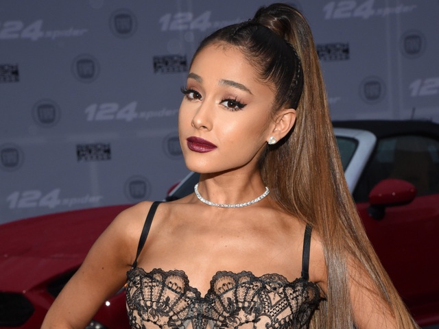 Nữ ca sĩ Ariana Grande trầm cảm ở tuổi 26 sau khi kiếm bộn tiền trong năm 2019 - 1 Nữ ca sĩ Ariana Grande trầm cảm ở tuổi 26 sau khi kiếm bộn tiền trong năm 2019 - 1