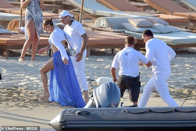 Jennifer Lopez diện váy xẻ táo bạo đi dự tiệc sinh nhật - 1 Jennifer Lopez diện váy xẻ táo bạo đi dự tiệc sinh nhật - 1