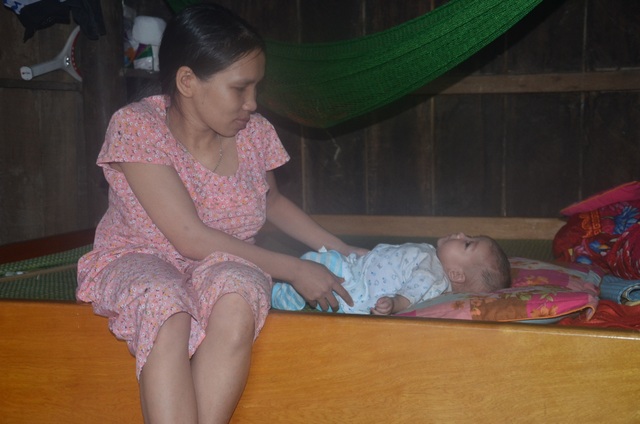 Bạn đọc giúp đỡ người mẹ lưng gù... gần 90 triệu đồng để nuôi con bạo bệnh - 1 Bạn đọc giúp đỡ người mẹ lưng gù... gần 90 triệu đồng để nuôi con bạo bệnh - 1