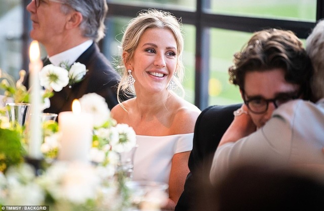 Ellie Goulding thay 4 chiếc váy trong ngày cưới - 7 Ellie Goulding thay 4 chiếc váy trong ngày cưới - 7