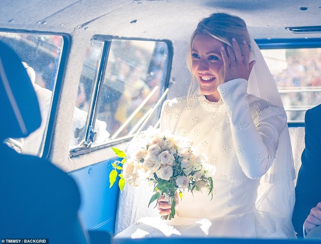 Ellie Goulding thay 4 chiếc váy trong ngày cưới - 9 Ellie Goulding thay 4 chiếc váy trong ngày cưới - 9