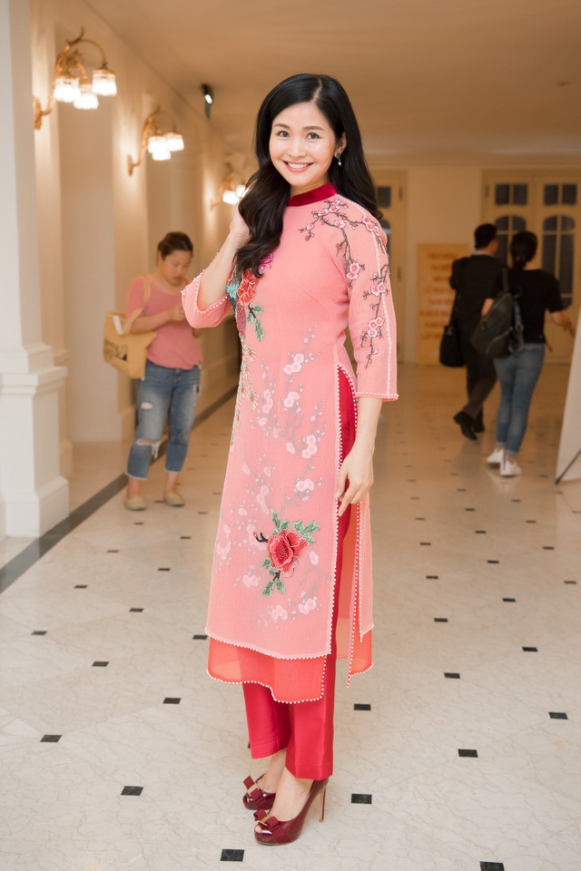Bất ngờ trước nhan sắc xinh đẹp, không tuổi của NSƯT Đặng Châu Anh - 8 Bất ngờ trước nhan sắc xinh đẹp, không tuổi của NSƯT Đặng Châu Anh - 8