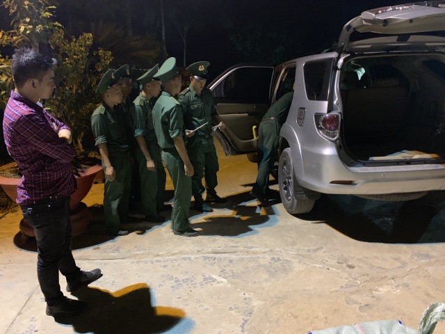 Thu giữ gần 2000 chai rượu ngoại nhập lậu - 1 Thu giữ gần 2000 chai rượu ngoại nhập lậu - 1