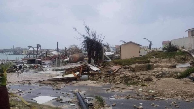 Bahamas đổ nát như “ngày tận thế” vì siêu bão “quái vật” Dorian - 1 Bahamas đổ nát như “ngày tận thế” vì siêu bão “quái vật” Dorian - 1