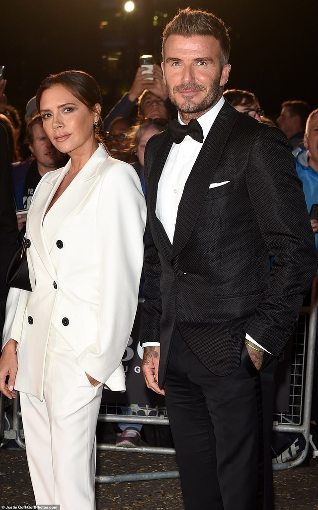 Victoria Beckham rạng rỡ cùng chồng con dự sự kiện - 2 Victoria Beckham rạng rỡ cùng chồng con dự sự kiện - 2