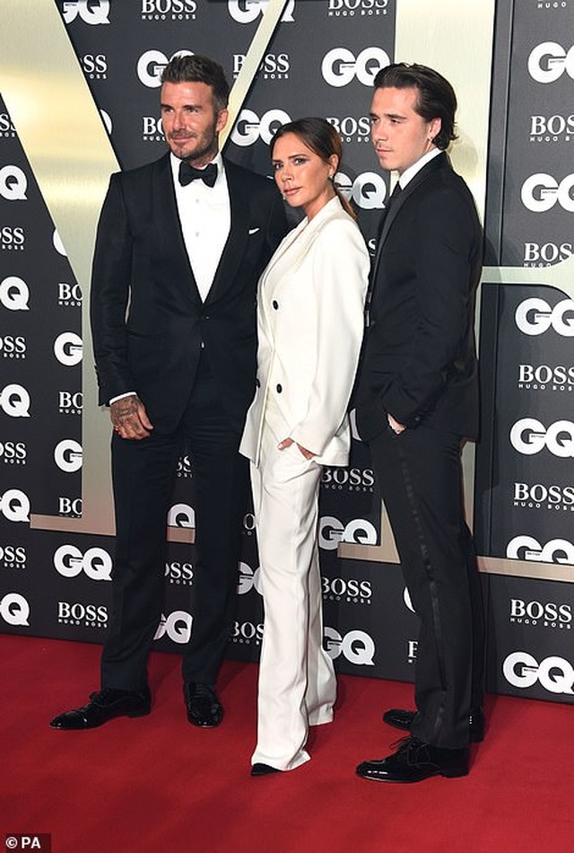Victoria Beckham rạng rỡ cùng chồng con dự sự kiện - 6 Victoria Beckham rạng rỡ cùng chồng con dự sự kiện - 6