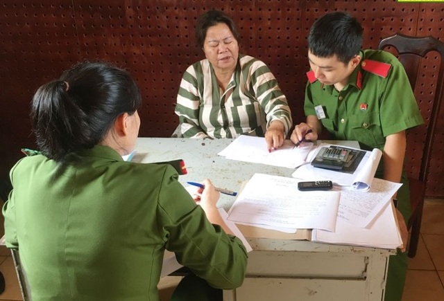 Mẹ con rủ nhau tham gia đường dây đánh bạc, trả tiền qua ngân hàng - 2 Mẹ con rủ nhau tham gia đường dây đánh bạc, trả tiền qua ngân hàng - 2