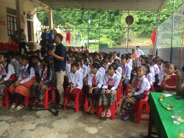 Khai giảng sớm ở ngôi trường khó khăn nơi vùng lòng hồ thủy điện Bản Vẽ - 3 Khai giảng sớm ở ngôi trường khó khăn nơi vùng lòng hồ thủy điện Bản Vẽ - 3