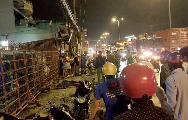 Nam tài xế gục chết trên đường khi đang đi mua xăng - 1 Nam tài xế gục chết trên đường khi đang đi mua xăng - 1