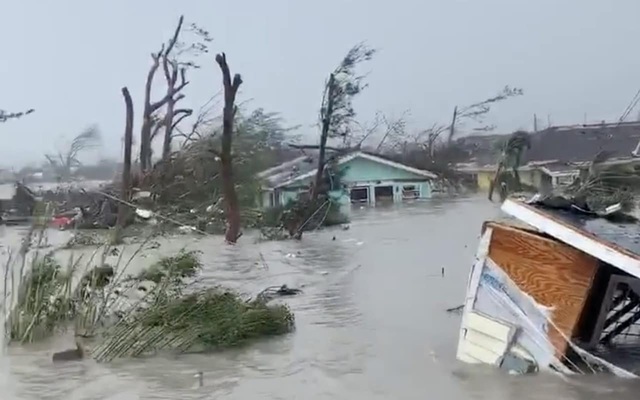 Bahamas đổ nát như “ngày tận thế” vì siêu bão “quái vật” Dorian - 9 Bahamas đổ nát như “ngày tận thế” vì siêu bão “quái vật” Dorian - 9