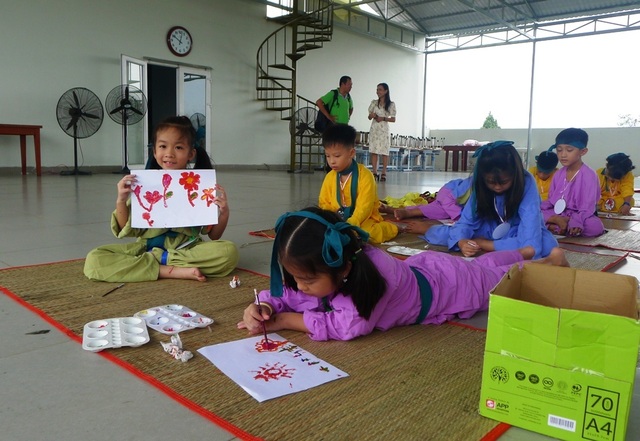 Học sinh “lên kinh ứng thí” trong ngày khai giảng - 1 Học sinh “lên kinh ứng thí” trong ngày khai giảng - 1