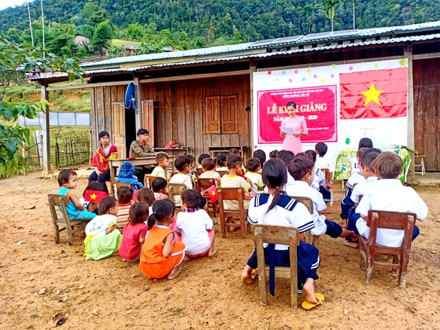 Học sinh miền núi Quảng Nam trong kễ khai giảng Học sinh miền núi Quảng Nam trong kễ khai giảng