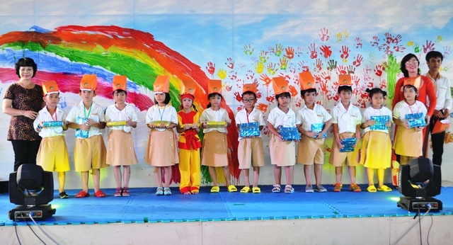 Học sinh “lên kinh ứng thí” trong ngày khai giảng - 10 Học sinh “lên kinh ứng thí” trong ngày khai giảng - 10