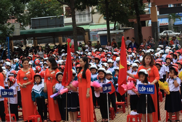 Đắk Lắk: Tặng 42.000 mũ bảo hiểm cho học sinh lớp 1 ngay trong ngày khai giảng - 2 Đắk Lắk: Tặng 42.000 mũ bảo hiểm cho học sinh lớp 1 ngay trong ngày khai giảng - 2