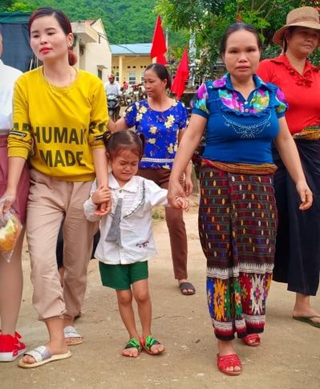 Đáng yêu trẻ vùng cao trong ngày khai giảng năm học mới