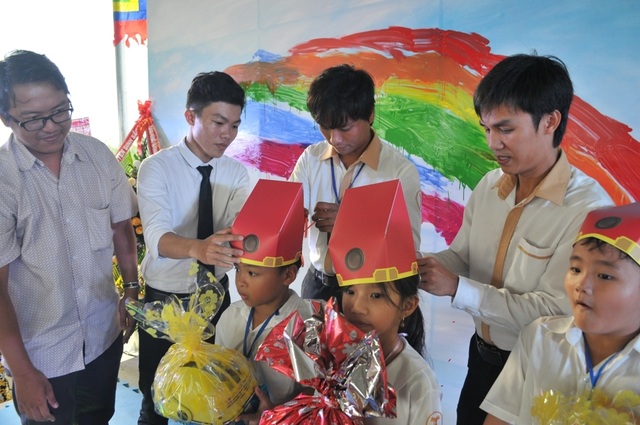 Học sinh “lên kinh ứng thí” trong ngày khai giảng - 3 Học sinh “lên kinh ứng thí” trong ngày khai giảng - 3