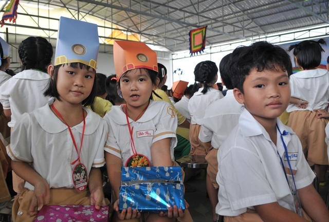 Học sinh “lên kinh ứng thí” trong ngày khai giảng - 12 Học sinh “lên kinh ứng thí” trong ngày khai giảng - 12