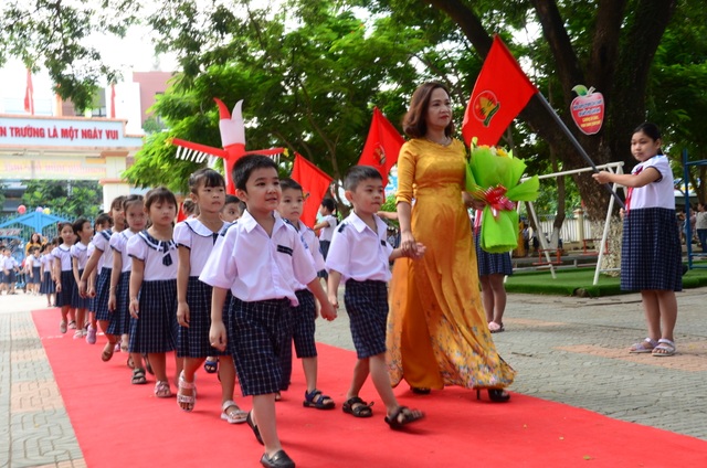 Học trò cả nước náo nức khai giảng năm học mới - 54 Học trò cả nước náo nức khai giảng năm học mới - 54