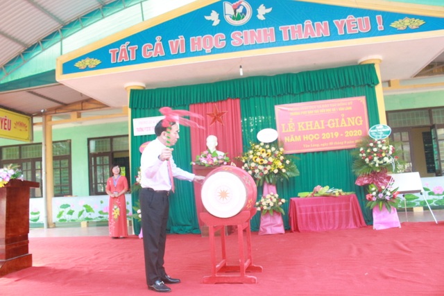 Thái Nguyên: Bí thư Tỉnh ủy đánh trống khai trường ở nơi cao, xa nhất tỉnh - 1 Thái Nguyên: Bí thư Tỉnh ủy đánh trống khai trường ở nơi cao, xa nhất tỉnh - 1