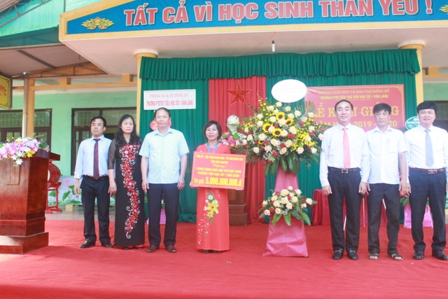 Thái Nguyên: Bí thư Tỉnh ủy đánh trống khai trường ở nơi cao, xa nhất tỉnh - 2 Thái Nguyên: Bí thư Tỉnh ủy đánh trống khai trường ở nơi cao, xa nhất tỉnh - 2