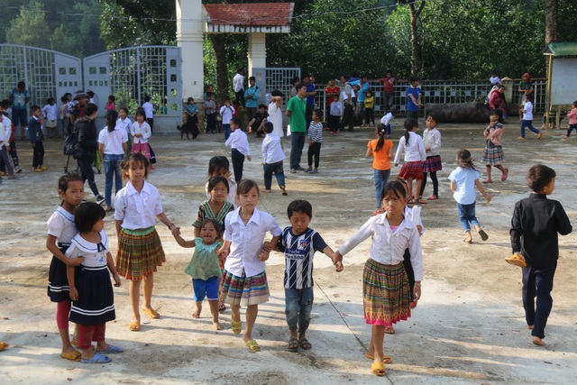 Học trò cả nước náo nức khai giảng năm học mới - 44 Học trò cả nước náo nức khai giảng năm học mới - 44