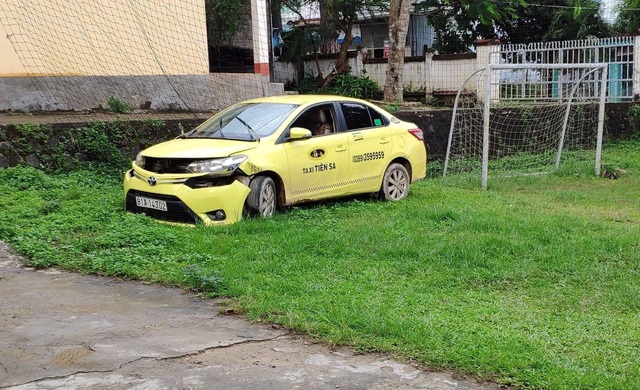 Bắt giữ hai đối tượng dùng súng AK cướp xe taxi - 1 Bắt giữ hai đối tượng dùng súng AK cướp xe taxi - 1