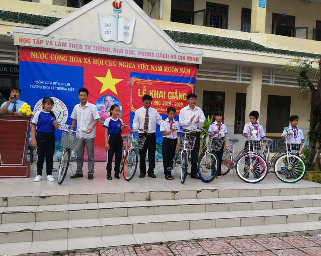 Học trò cả nước náo nức khai giảng năm học mới - 66 Học trò cả nước náo nức khai giảng năm học mới - 66