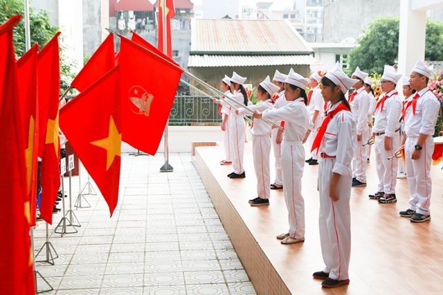 Khai giảng đầu tiên ở nhà mới của ngôi trường từng 60 năm học nhờ trong đình - 2 Khai giảng đầu tiên ở nhà mới của ngôi trường từng 60 năm học nhờ trong đình - 2