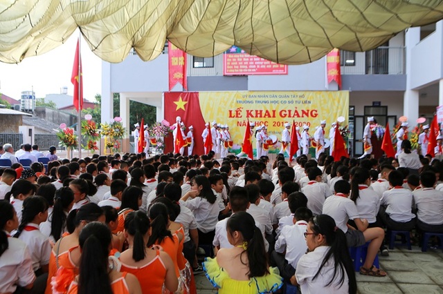 Khai giảng đầu tiên ở nhà mới của ngôi trường từng 60 năm học nhờ trong đình - 11 Khai giảng đầu tiên ở nhà mới của ngôi trường từng 60 năm học nhờ trong đình - 11