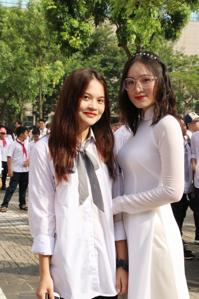 Nụ cười răng khểnh tỏa nắng của nữ sinh 10X trường Ams ngày khai giảng - 6 Nụ cười răng khểnh tỏa nắng của nữ sinh 10X trường Ams ngày khai giảng - 6