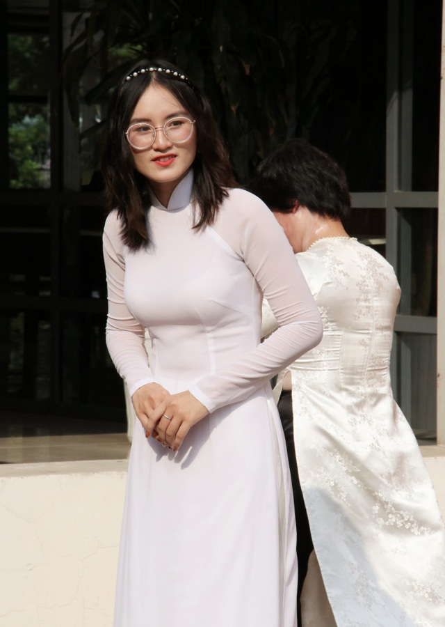 Nữ sinh Hà thành trong tà áo dài trắng gây thương nhớ ngày khai giảng - 13 Nữ sinh Hà thành trong tà áo dài trắng gây thương nhớ ngày khai giảng - 13