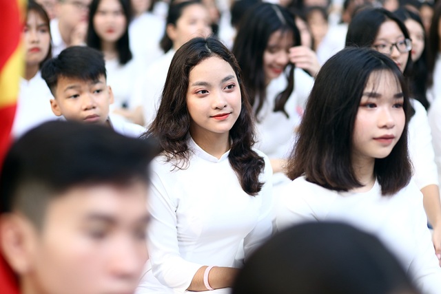Nữ sinh Hà thành trong tà áo dài trắng gây thương nhớ ngày khai giảng - 3 Nữ sinh Hà thành trong tà áo dài trắng gây thương nhớ ngày khai giảng - 3