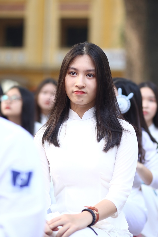 Nữ sinh Hà thành trong tà áo dài trắng gây thương nhớ ngày khai giảng - 4 Nữ sinh Hà thành trong tà áo dài trắng gây thương nhớ ngày khai giảng - 4