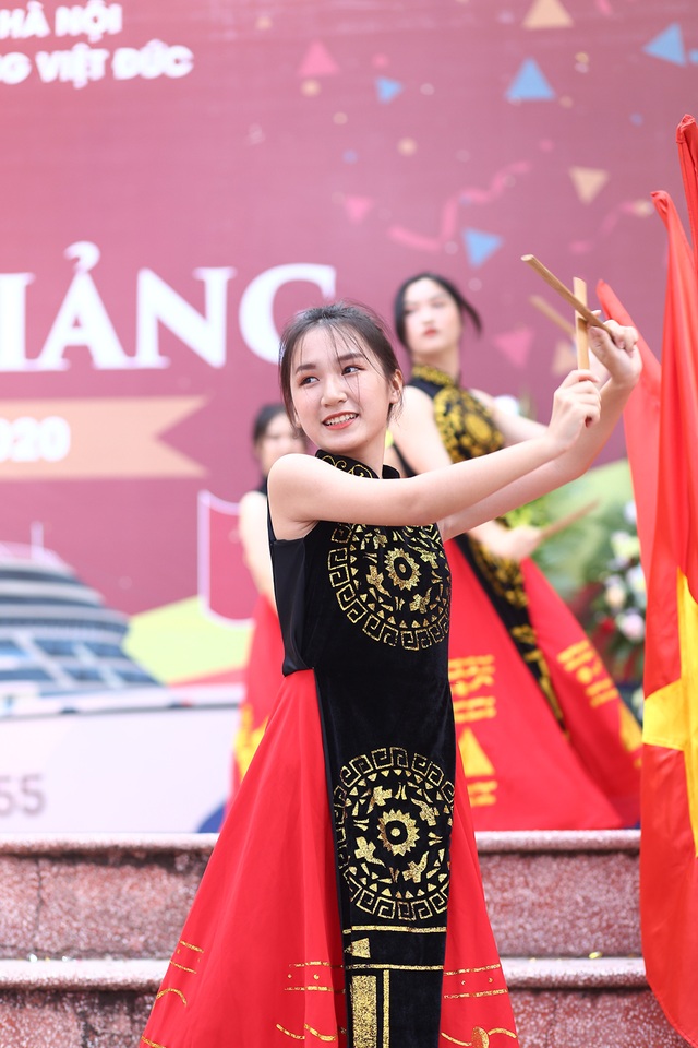 Nữ sinh Hà thành trong tà áo dài trắng gây thương nhớ ngày khai giảng - 8 Nữ sinh Hà thành trong tà áo dài trắng gây thương nhớ ngày khai giảng - 8