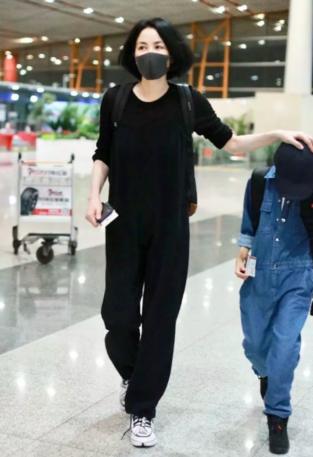 Giữa bão tin đồn chia tay Tạ Đình Phong, Vương Phi lại đi du lịch một mình - 2 Giữa bão tin đồn chia tay Tạ Đình Phong, Vương Phi lại đi du lịch một mình - 2