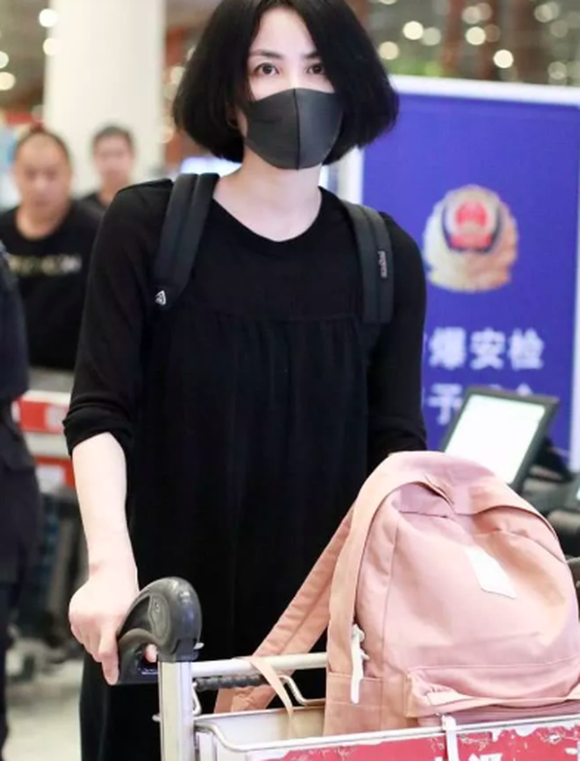 Giữa bão tin đồn chia tay Tạ Đình Phong, Vương Phi lại đi du lịch một mình - 8 Giữa bão tin đồn chia tay Tạ Đình Phong, Vương Phi lại đi du lịch một mình - 8