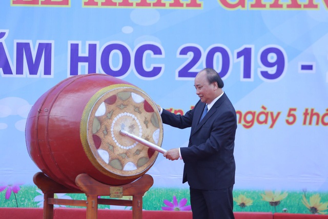 Học trò cả nước náo nức khai giảng năm học mới - 3