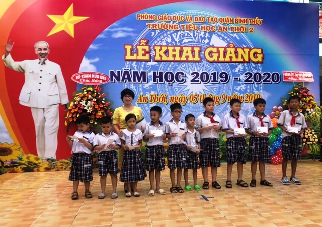 Học trò cả nước náo nức khai giảng năm học mới - 70 Học trò cả nước náo nức khai giảng năm học mới - 70