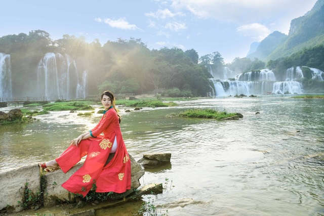 Lệ Hằng, Hoàng My, Trương Thị May “đọ dáng” - 3 Lệ Hằng, Hoàng My, Trương Thị May “đọ dáng” - 3