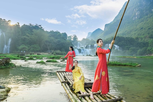 Lệ Hằng, Hoàng My, Trương Thị May “đọ dáng” - 1 Lệ Hằng, Hoàng My, Trương Thị May “đọ dáng” - 1