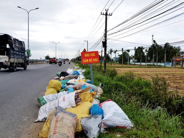 Rác thải ùn ứ khắp nơi ở Quảng Nam Rác thải ùn ứ khắp nơi ở Quảng Nam