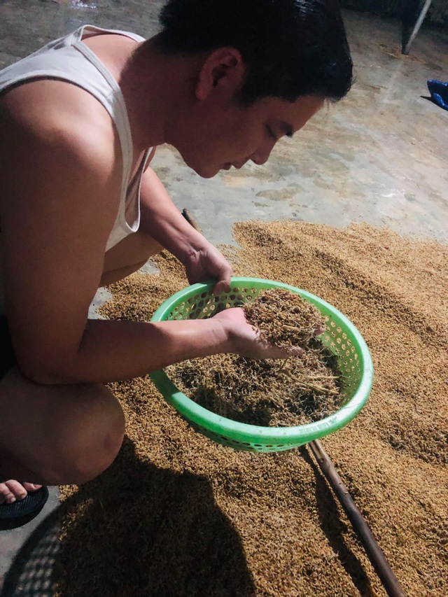 Người dân biến bồn trộn bê tông thành... máy sấy lúa - 4 Người dân biến bồn trộn bê tông thành... máy sấy lúa - 4