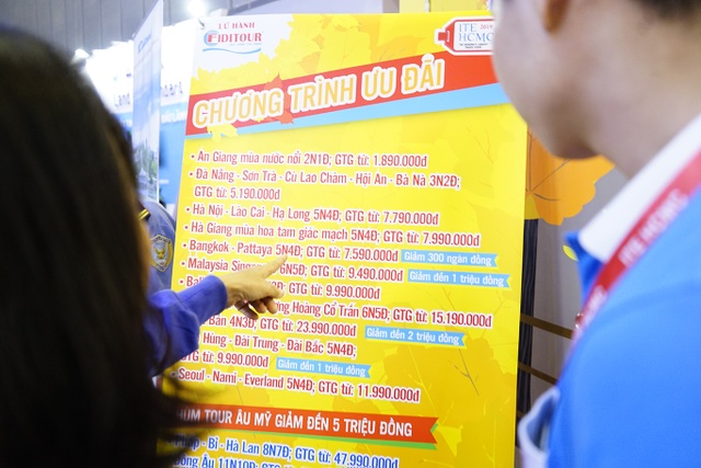 Bấm huyệt, xoa bóp gây “sốt” tại hội chợ Du lịch Quốc tế TPHCM - 5 Bấm huyệt, xoa bóp gây “sốt” tại hội chợ Du lịch Quốc tế TPHCM - 5