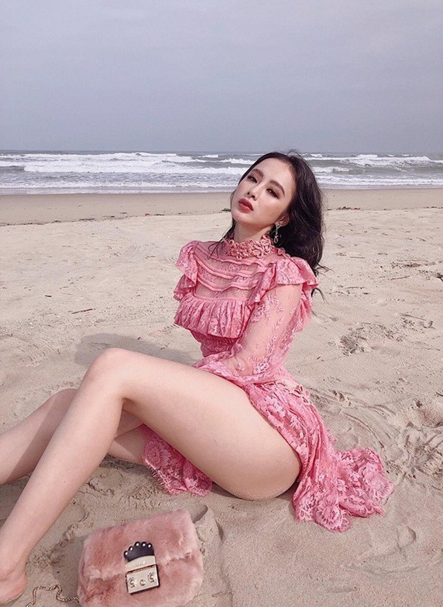 Angela Phương Trinh gây “sốt” với ảnh khoe thân hình bốc lửa - 8 Angela Phương Trinh gây “sốt” với ảnh khoe thân hình bốc lửa - 8