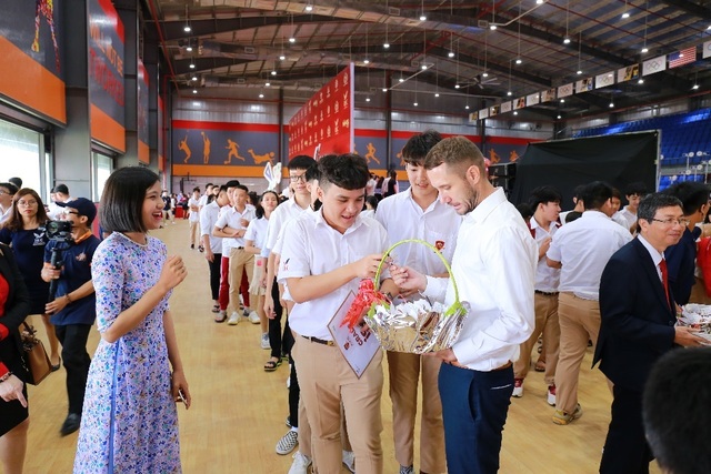 Gần 15.000 học sinh hệ thống giáo dục Nguyễn Hoàng cùng đón năm học mới 2019-2020 - 6 Gần 15.000 học sinh hệ thống giáo dục Nguyễn Hoàng cùng đón năm học mới 2019-2020 - 6