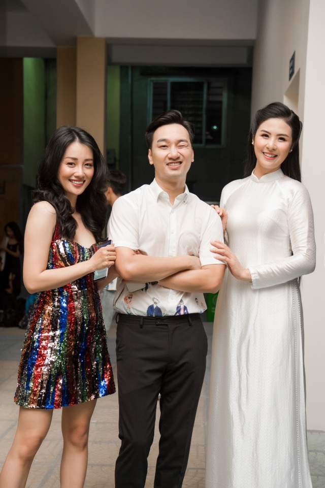 Hoa hậu Ngọc Hân hội ngộ MC Thành Trung, Quỳnh Chi khi về thăm trường cũ - 4 Hoa hậu Ngọc Hân hội ngộ MC Thành Trung, Quỳnh Chi khi về thăm trường cũ - 4